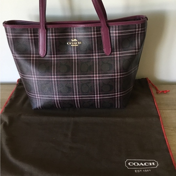 Coach Handbags - Vintage Coach NY Field Plaid Zip Top Tote Shoulder Bag Signature C’s & Dustbag